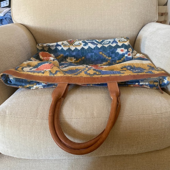 Unisa Zippered Canvas Tote - Picture 4 of 16